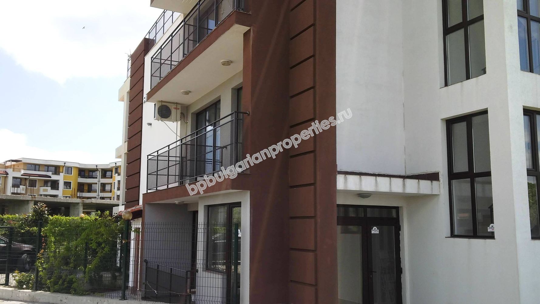 Furnished studio for sale in a new complex close to the sea in the resort Ravda Furnished studio for sale in a new complex close to the sea in the resort Ravda