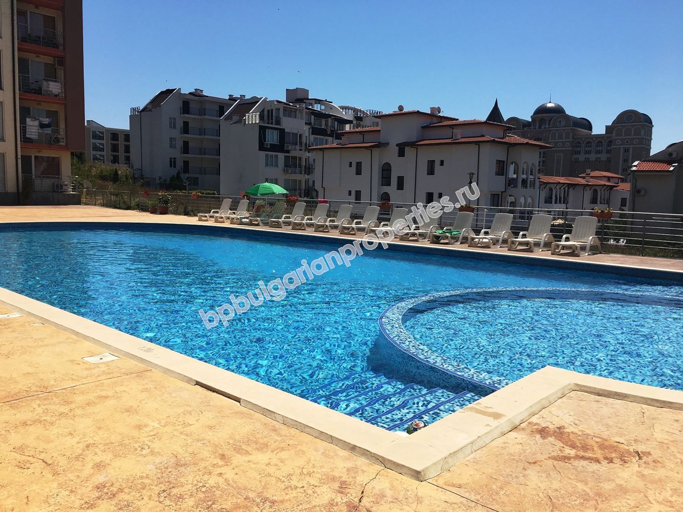 One-bedroom apartment close to the beach for sale in the resort Svet Vlas One-bedroom apartment close to the beach for sale in the resort Svet Vlas