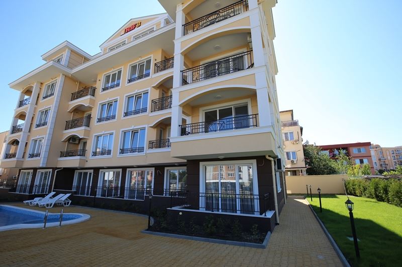 Studio on complex with pool close to the beach in Ravda Studio on complex with pool close to the beach in Ravda
