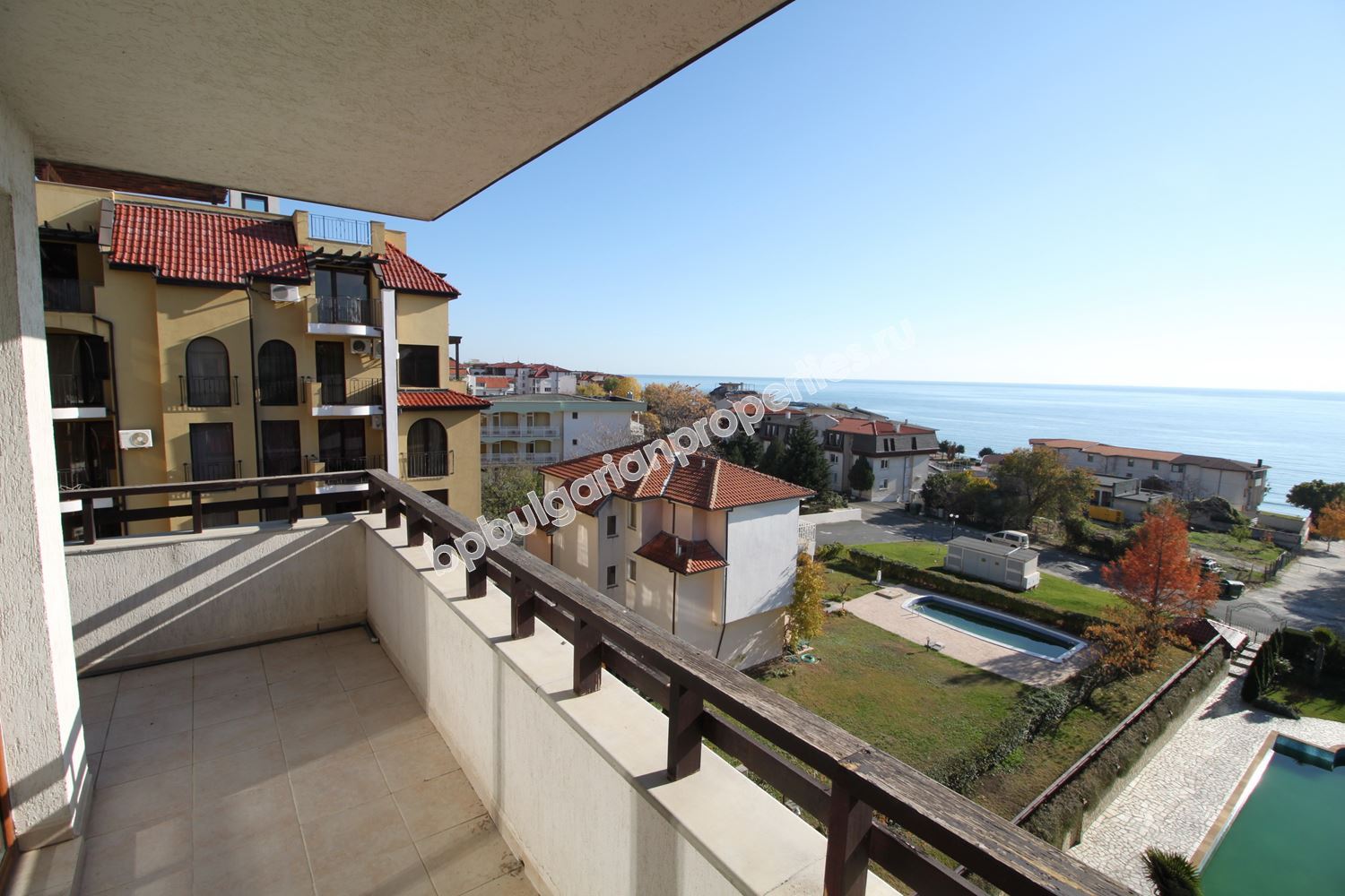 Three-room luxury apartment with direct sea view Three-room luxury apartment with direct sea view