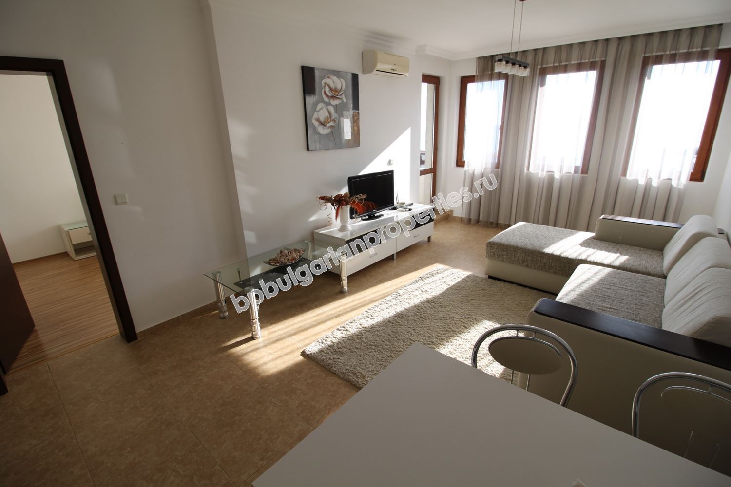 Three-room luxury apartment with direct sea view Three-room luxury apartment with direct sea view