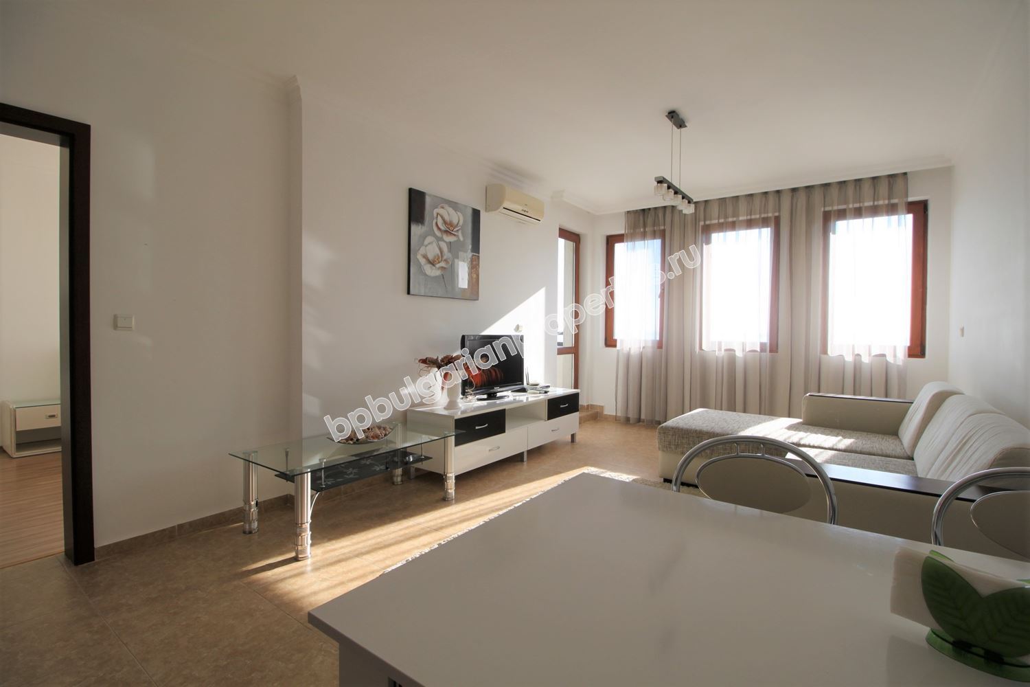 Three-room luxury apartment with direct sea view Three-room luxury apartment with direct sea view