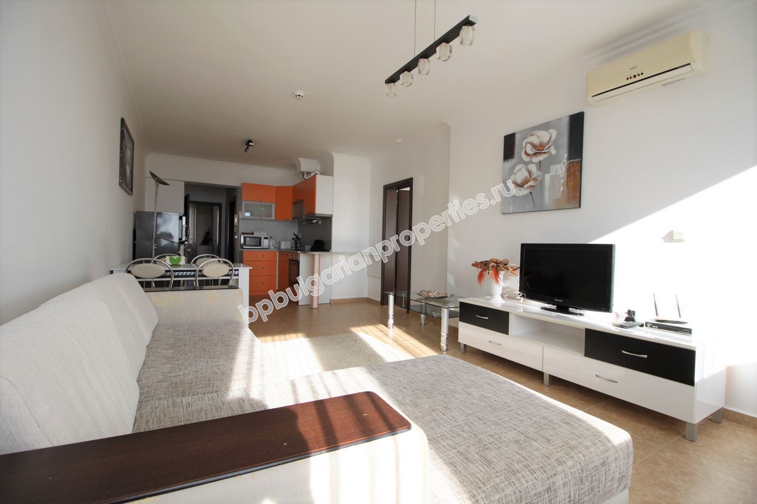 Three-room luxury apartment with direct sea view Three-room luxury apartment with direct sea view