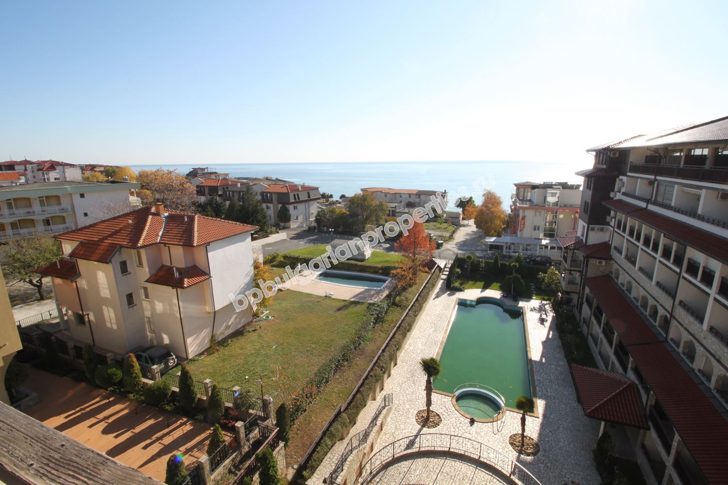 Three-room luxury apartment with direct sea view Three-room luxury apartment with direct sea view