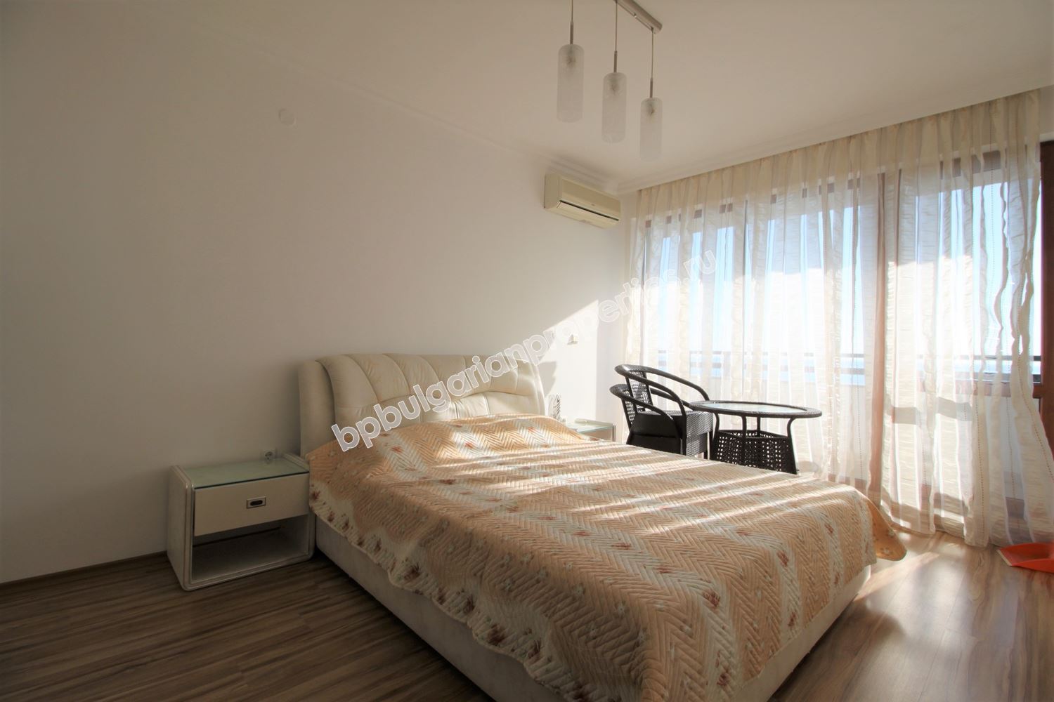 Three-room luxury apartment with direct sea view Three-room luxury apartment with direct sea view