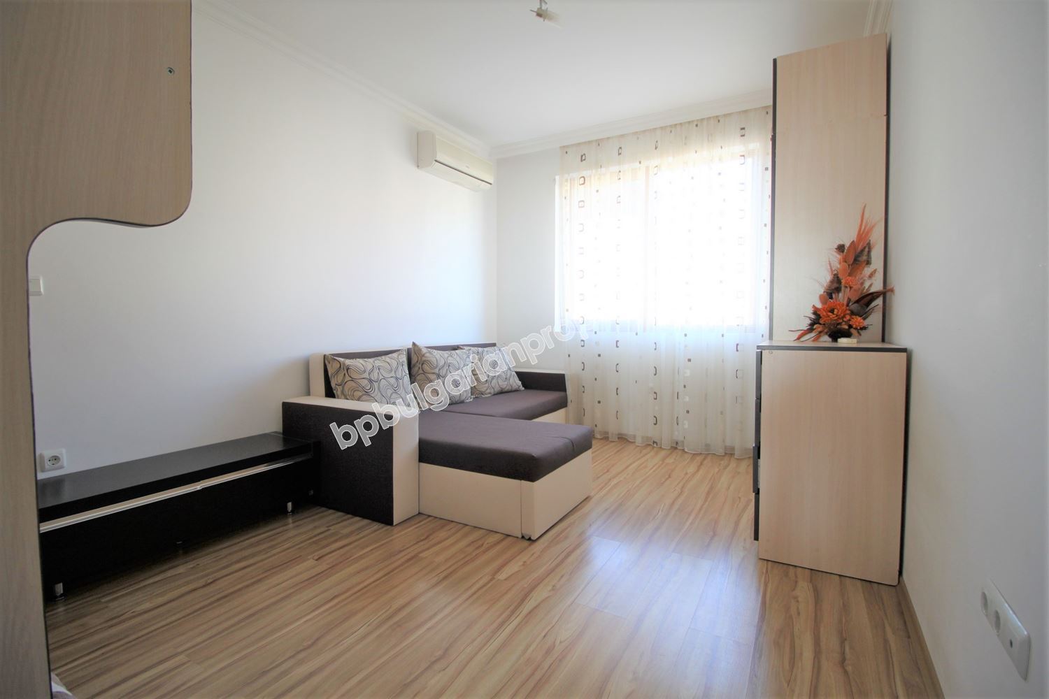 Three-room luxury apartment with direct sea view Three-room luxury apartment with direct sea view