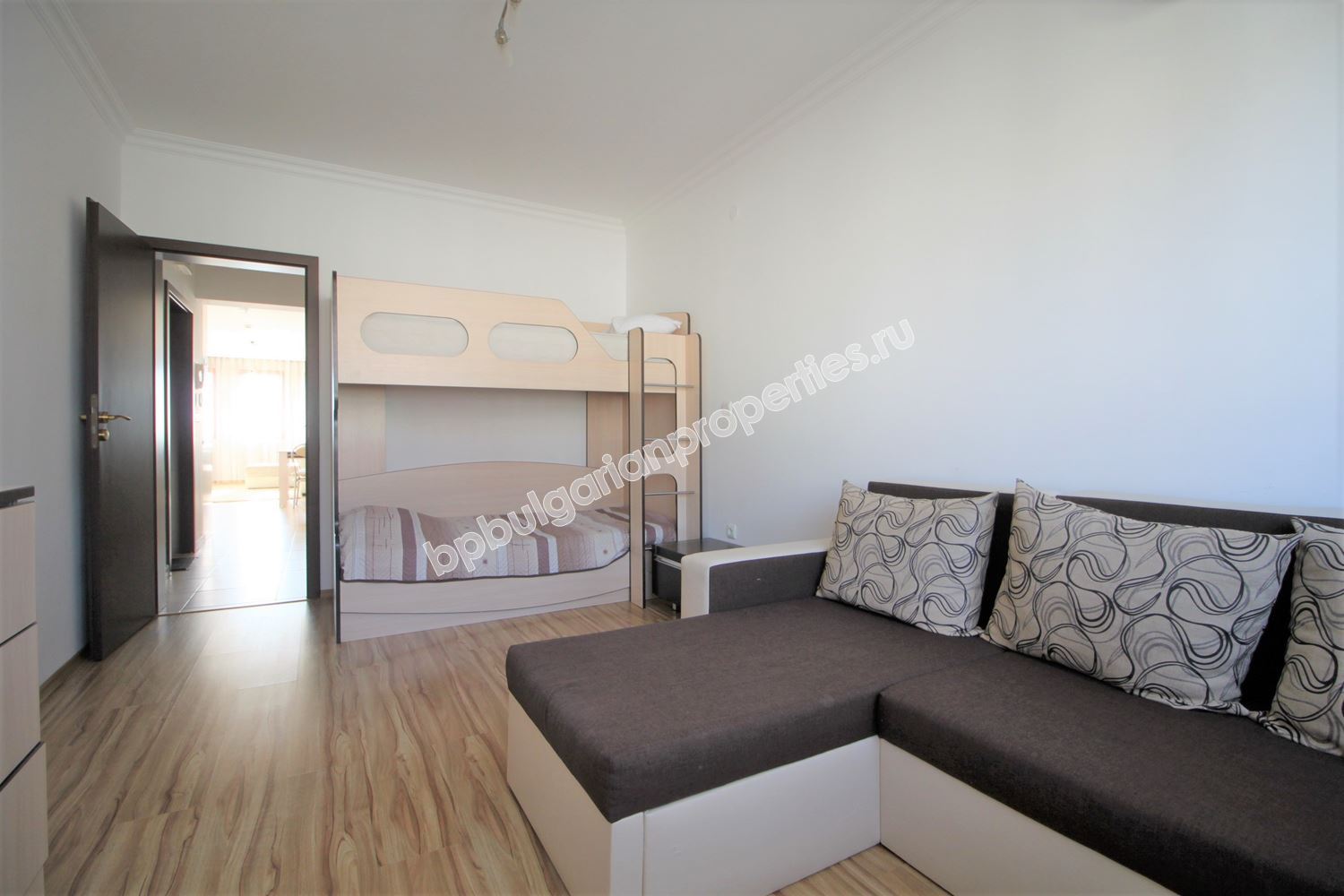 Three-room luxury apartment with direct sea view Three-room luxury apartment with direct sea view