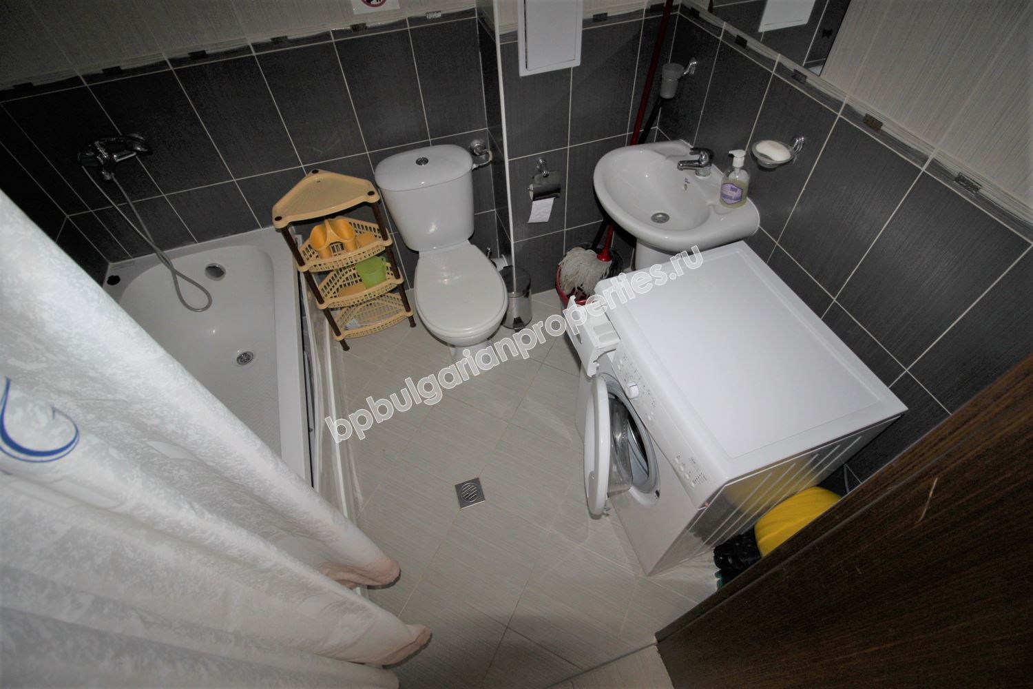 Three-room luxury apartment with direct sea view Three-room luxury apartment with direct sea view