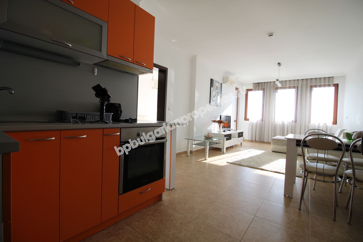 Three-room luxury apartment with direct sea view Three-room luxury apartment with direct sea view