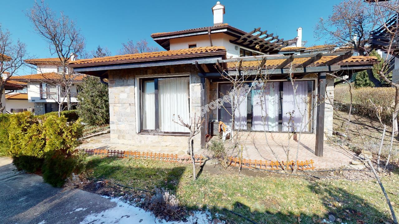 Detached house for a large family in a gated complex close to the sea Detached house for a large family in a gated complex close to the sea