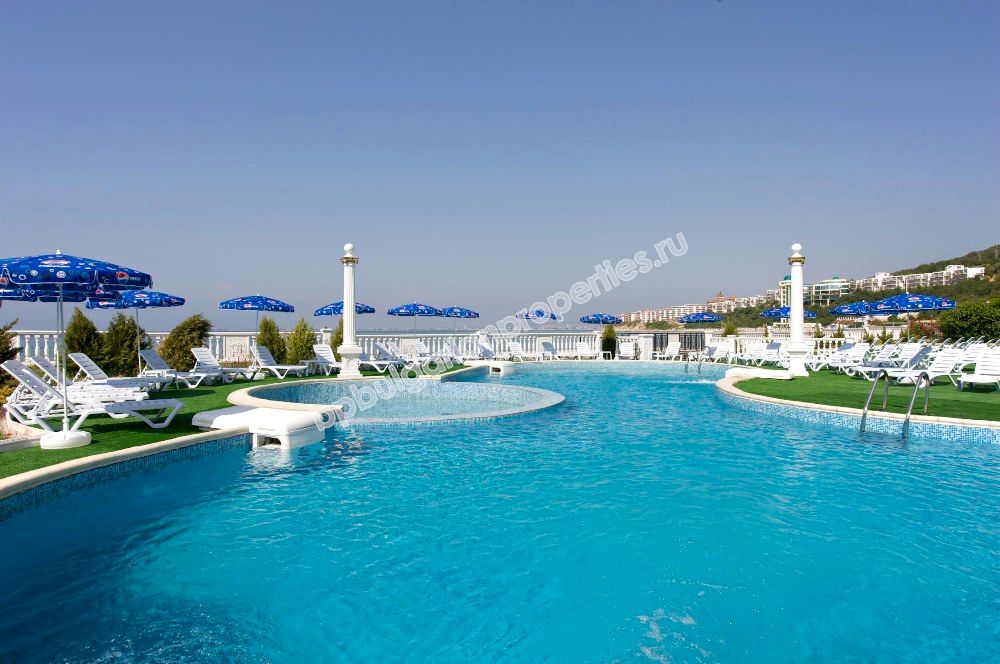 Luxury apartments for sale at the beach in Elenite summer resort