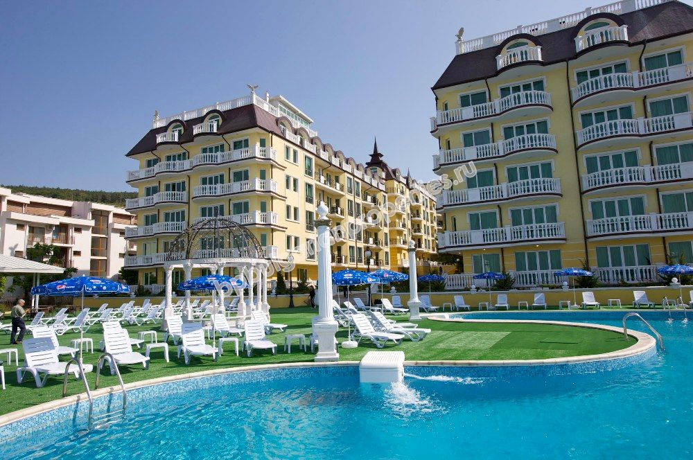 Luxury apartments for sale at the beach in Elenite summer resort