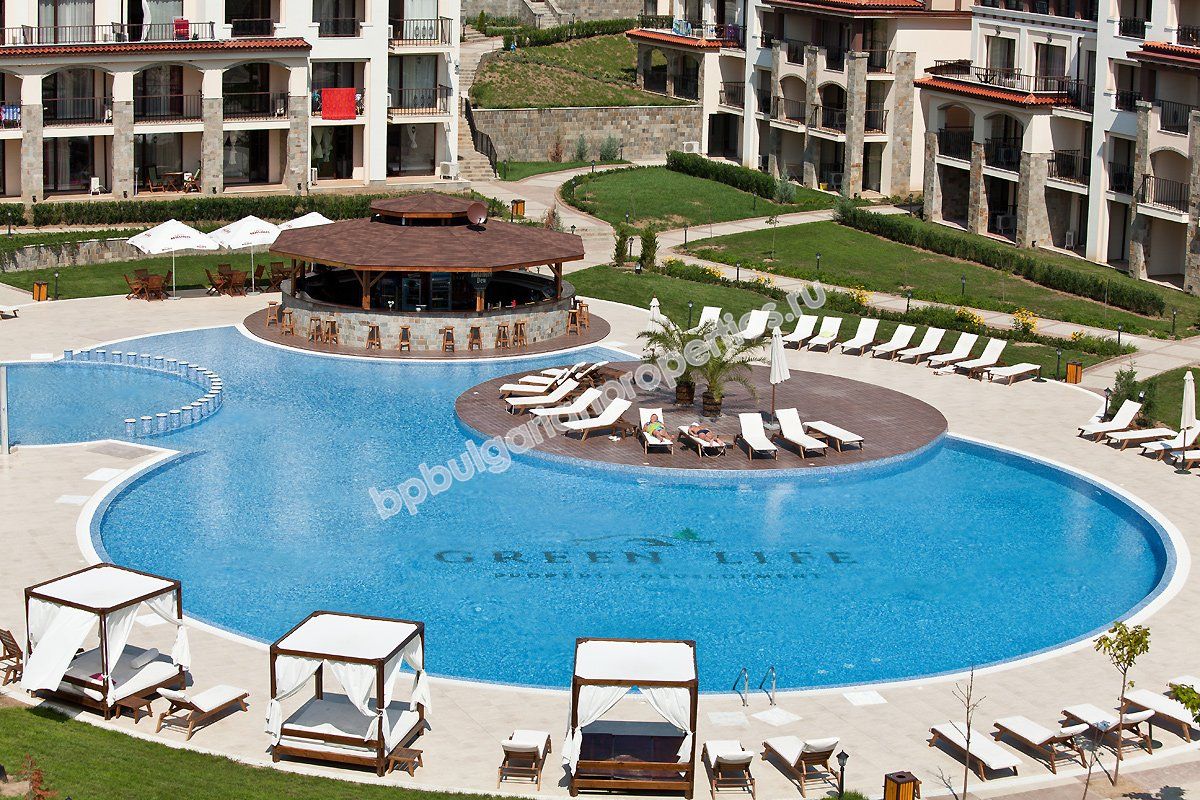 Luxury apartments at the sea for sale in a new complex near the resort Sozopol Luxury apartments at the sea for sale in a new complex near the resort Sozopol
