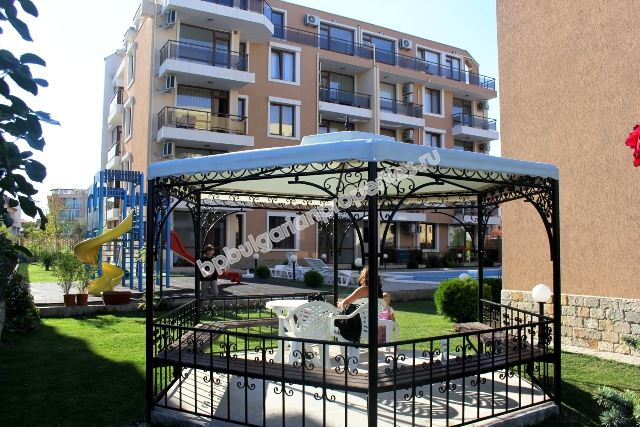 One-bedroom apartment for rent in the complex 