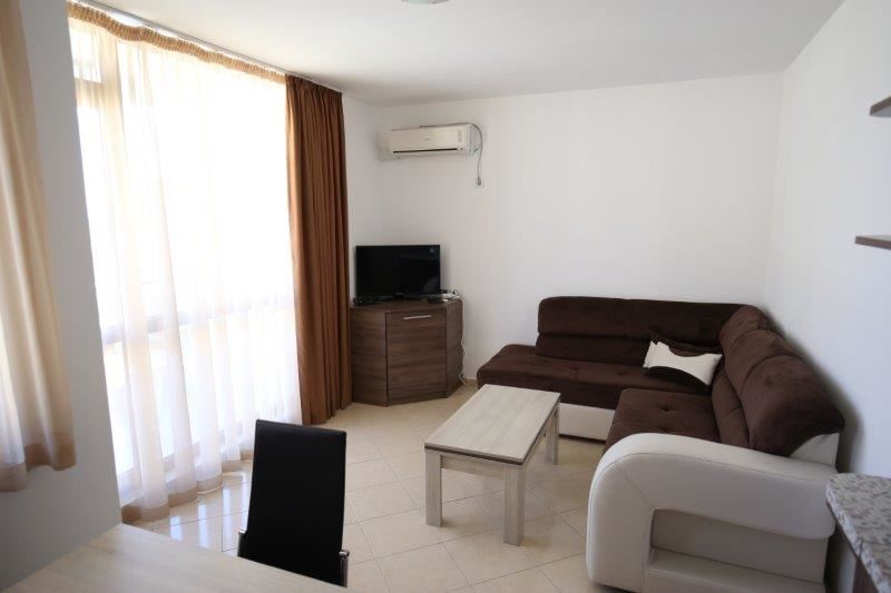 One-bedroom apartment for rent in the complex 