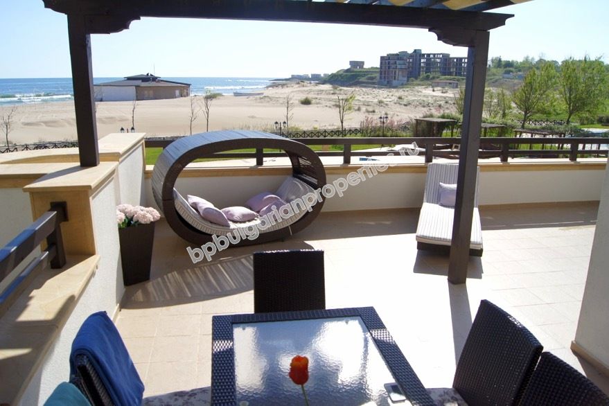 Luxury beachfront one-bedroom apartment for sale in the resort Lozenets Luxury beachfront one-bedroom apartment for sale in the resort Lozenets