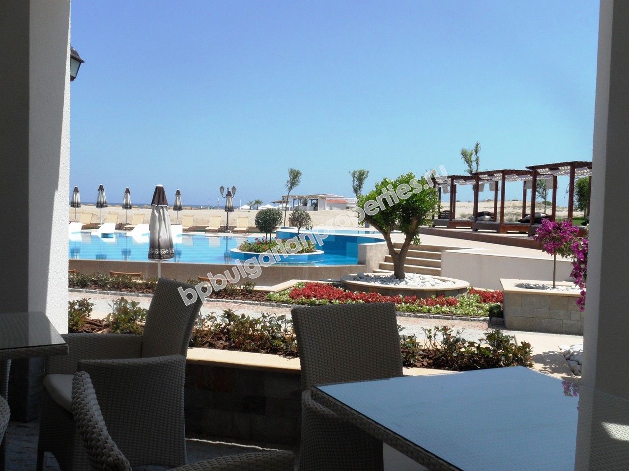 Luxury beachfront one-bedroom apartment for sale in the resort Lozenets Luxury beachfront one-bedroom apartment for sale in the resort Lozenets