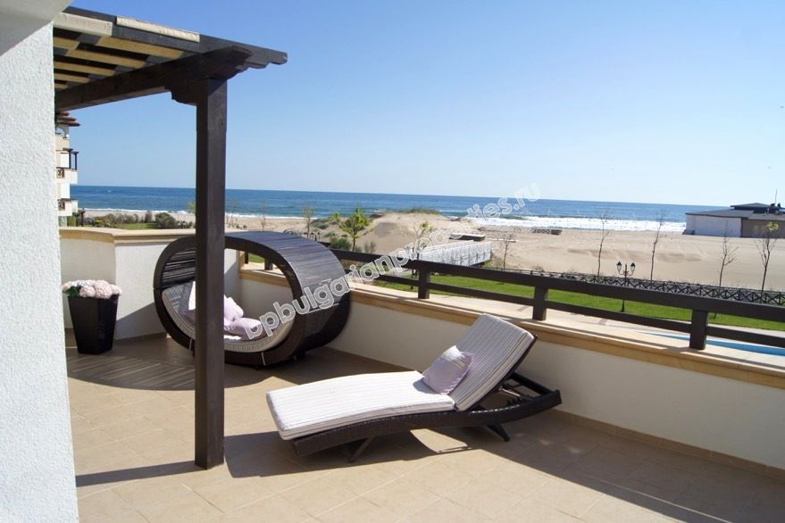 Luxury beachfront one-bedroom apartment for sale in the resort Lozenets Luxury beachfront one-bedroom apartment for sale in the resort Lozenets