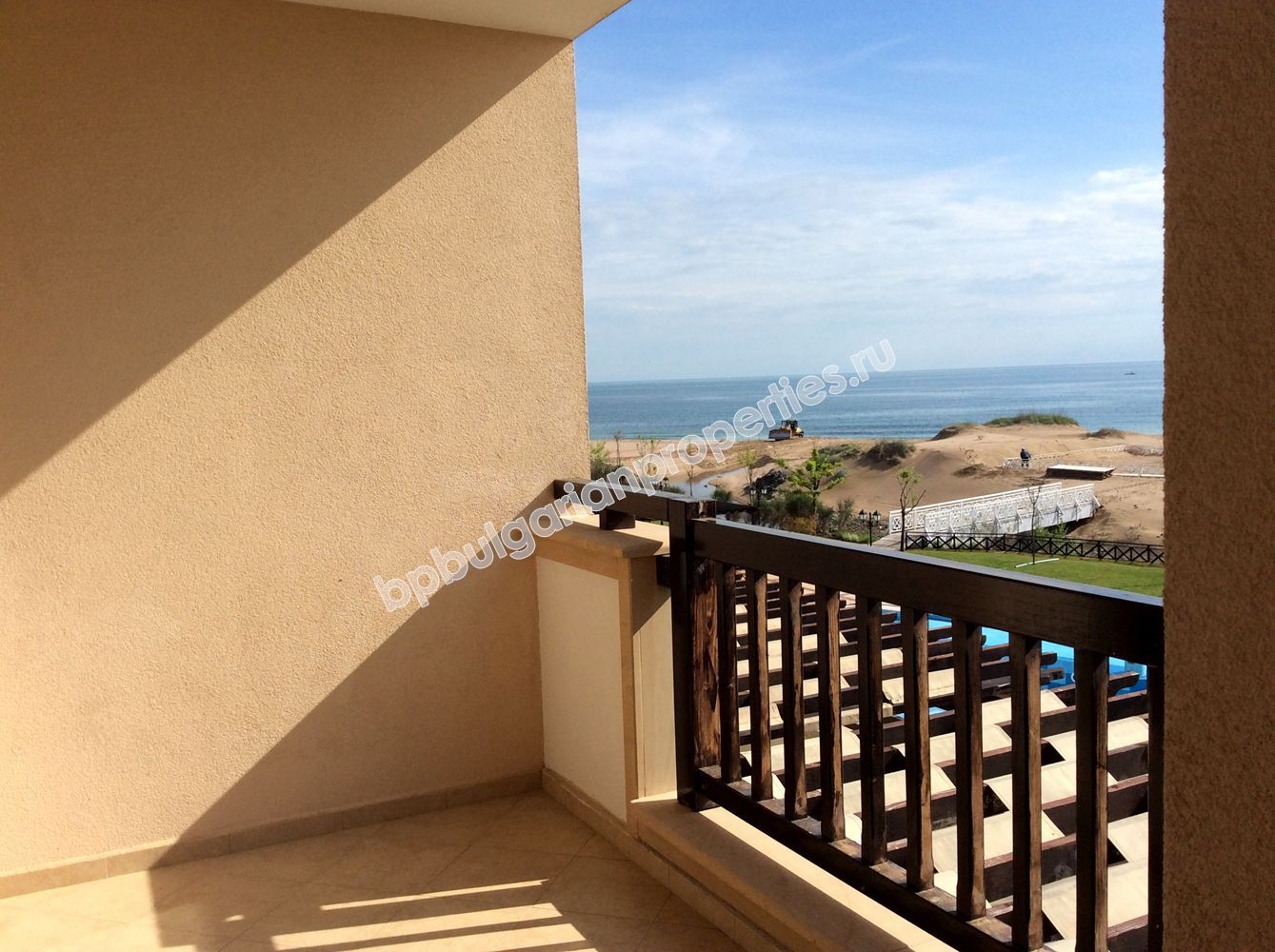 Luxury beachfront one-bedroom apartment for sale in the resort Lozenets Luxury beachfront one-bedroom apartment for sale in the resort Lozenets