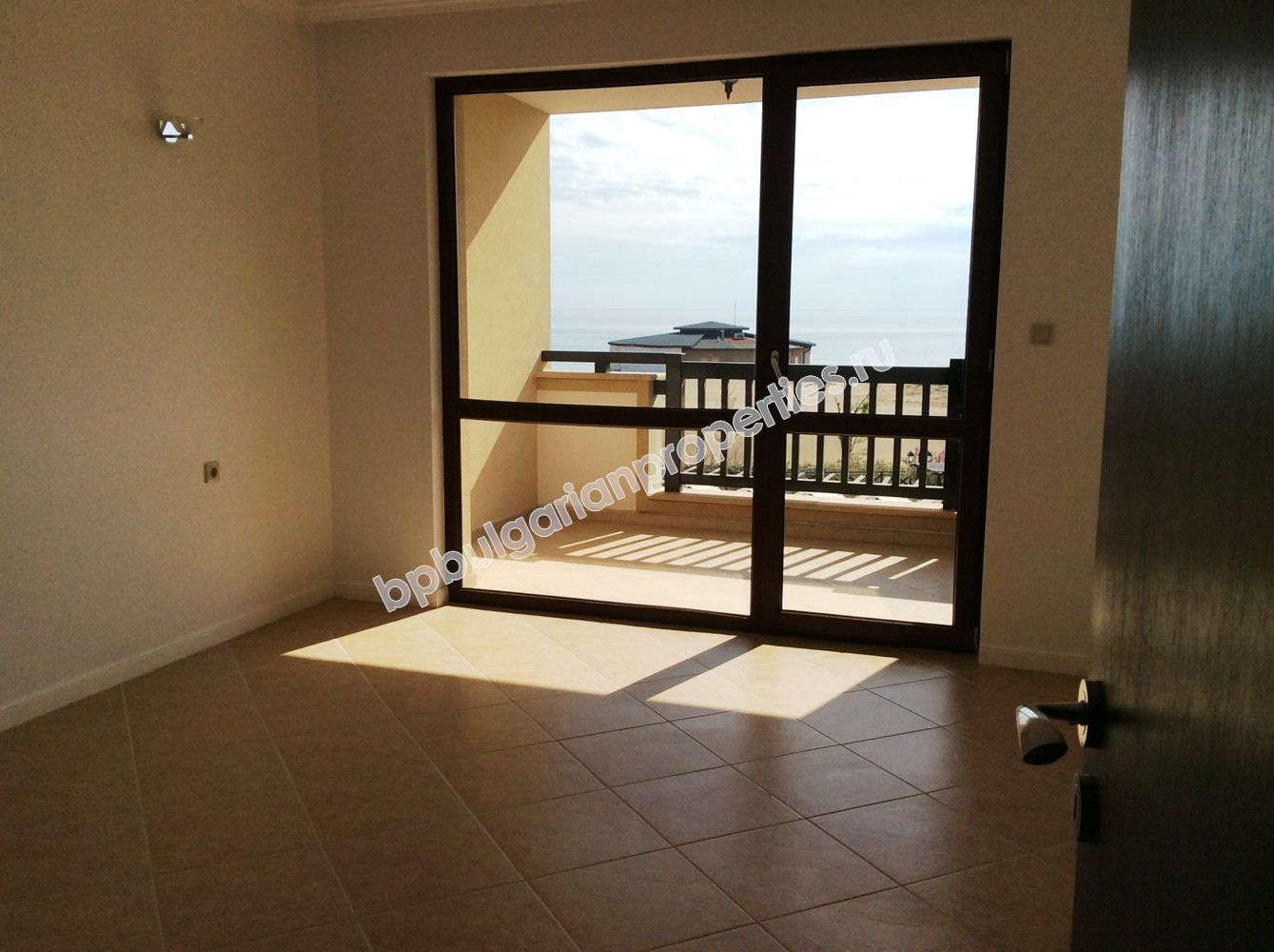 Luxury beachfront one-bedroom apartment for sale in the resort Lozenets Luxury beachfront one-bedroom apartment for sale in the resort Lozenets