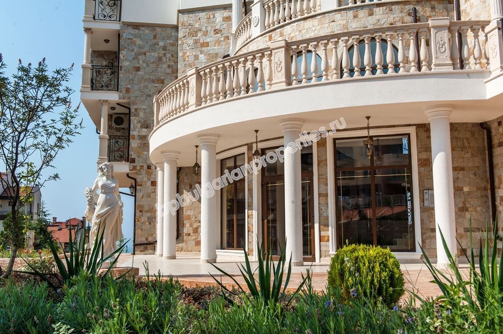 Luxury apartments for sale with sea view in the resort Sveti Vlas