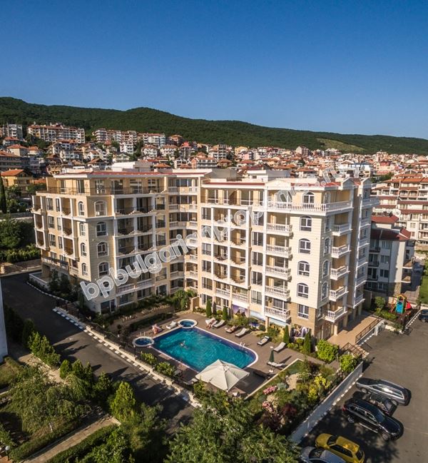 Apartments for sale in a luxury complex close to the beach in the resort Sveti Vlas