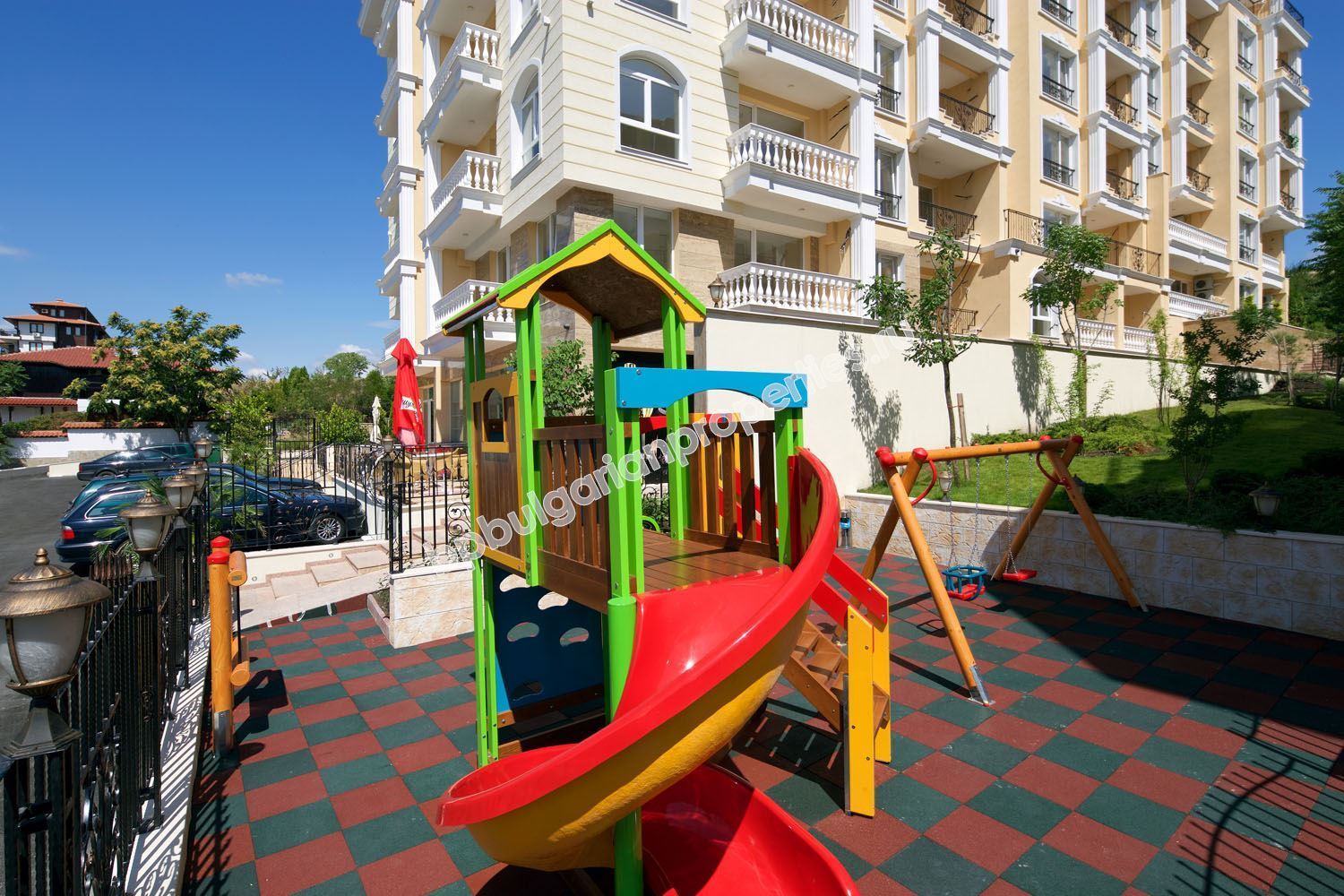 Apartments for sale in a luxury complex close to the beach in the resort Sveti Vlas