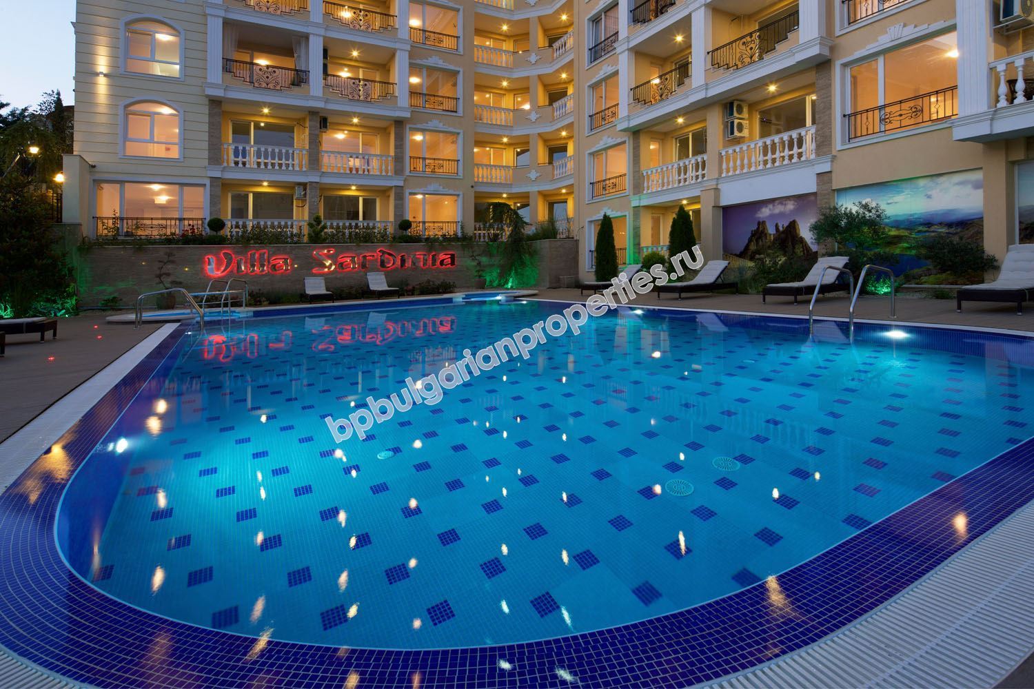 Apartments for sale in a luxury complex close to the beach in the resort Sveti Vlas