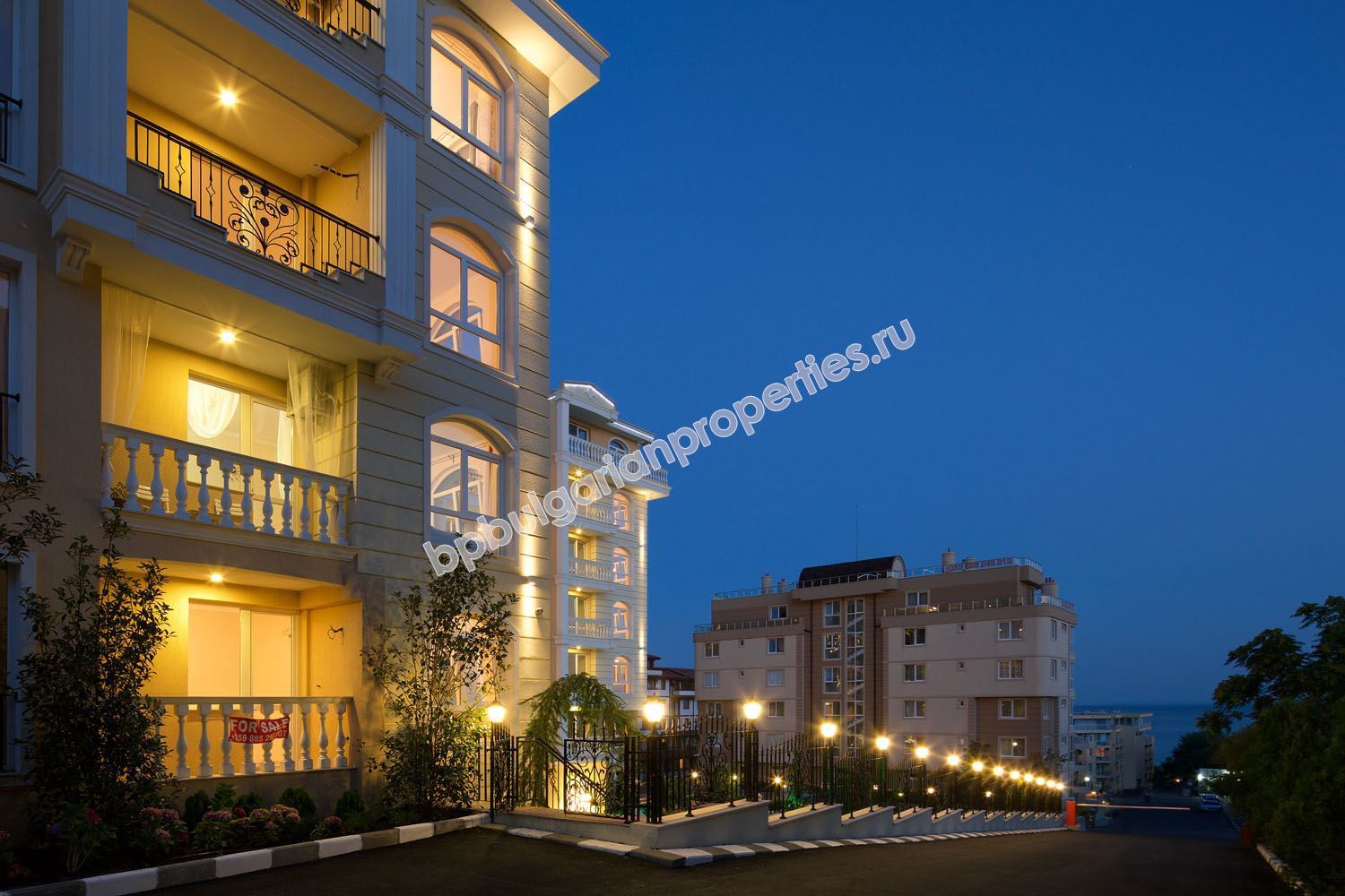 Apartments for sale in a luxury complex close to the beach in the resort Sveti Vlas