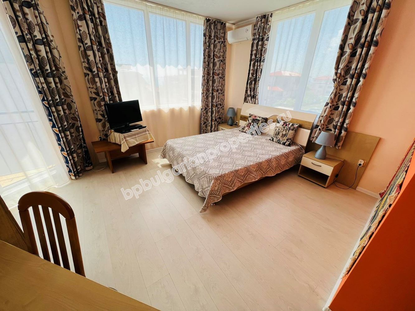 Luxury furnished two-bedroom apartment with sea view for sale in the resort Sveti Vlas Luxury furnished two-bedroom apartment with sea view for sale in the resort Sveti Vlas