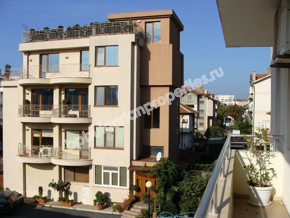 Luxury one-bedroom furnished apartment close to the sea in the resort Pomorie