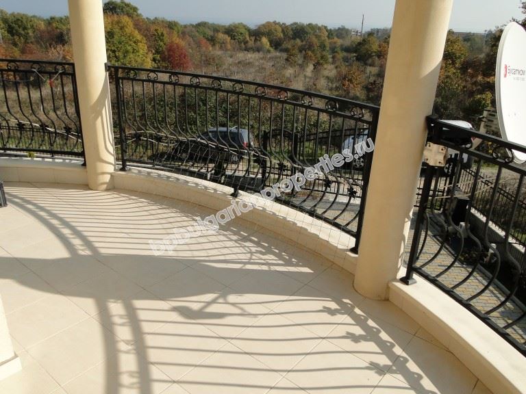 Two-bedroom apartment for sale in the town of Obzor