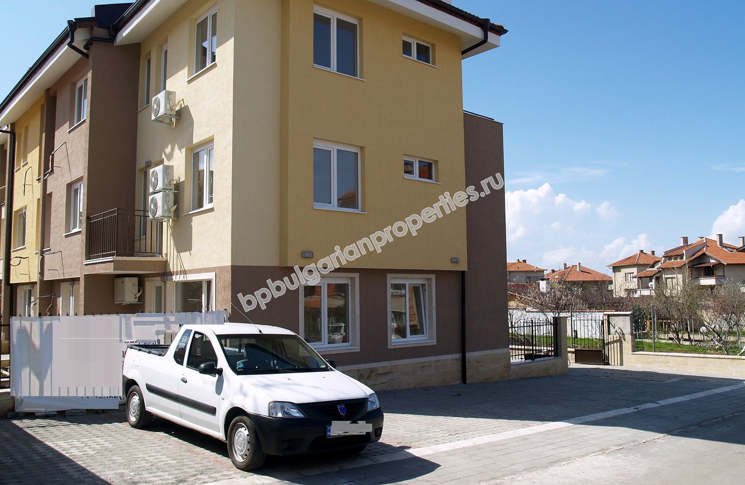 Family townhouses for sale in the resort Chrnomorets