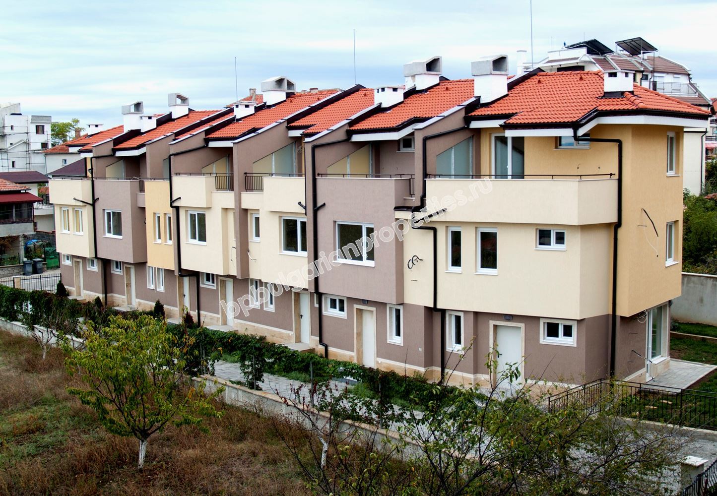 Family townhouses for sale in the resort Chrnomorets