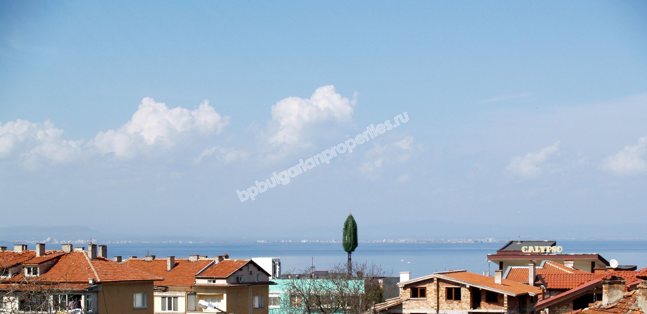 Family townhouses for sale in the resort Chrnomorets