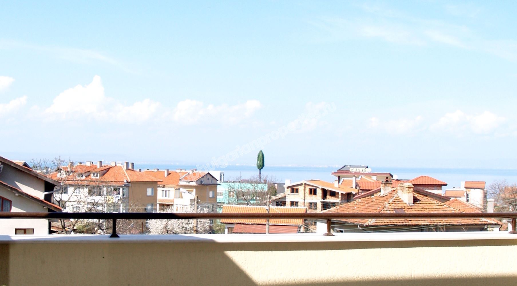 Family townhouses for sale in the resort Chrnomorets