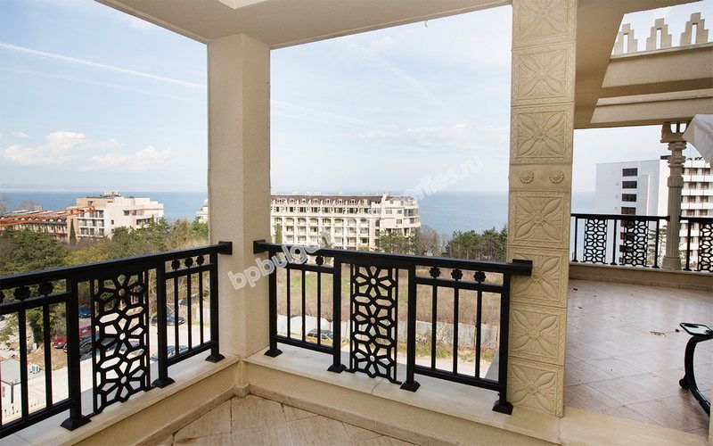 Luxury beachfront apartments for sale in the resort Golden Sands