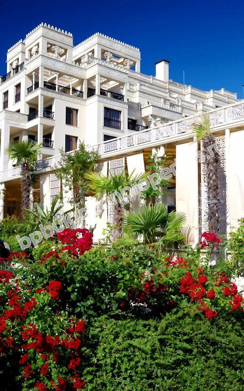 Luxury beachfront apartments for sale in the resort Golden Sands