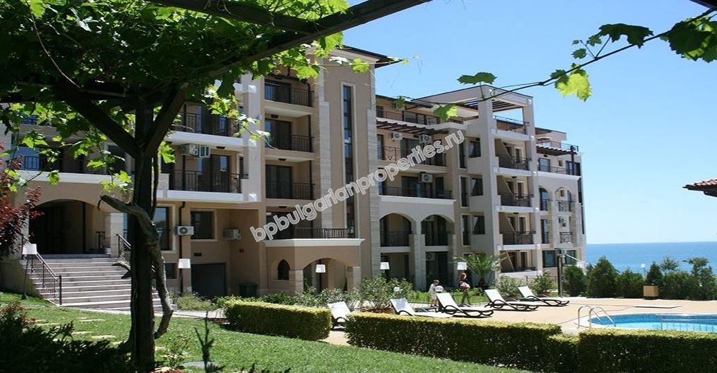 Beachfront apartment for sale in the resort Sveti Vlas