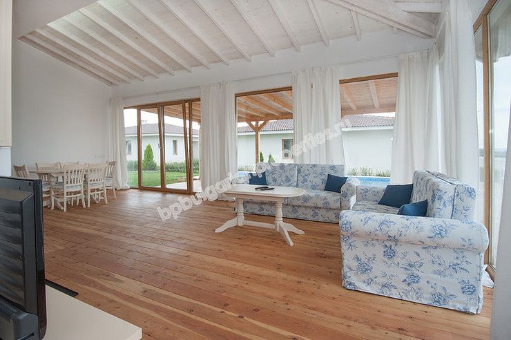 Luxury villas with sea panorama for sale in the resort Lozenets