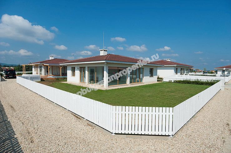 Luxury villas with sea panorama for sale in the resort Lozenets