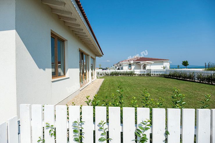 Luxury villas with sea panorama for sale in the resort Lozenets