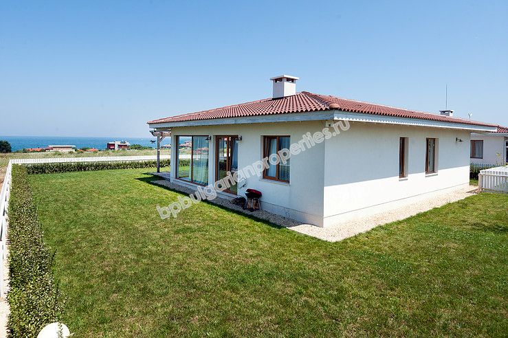 Luxury villas with sea panorama for sale in the resort Lozenets