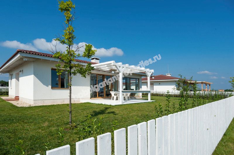 Luxury villas with sea panorama for sale in the resort Lozenets