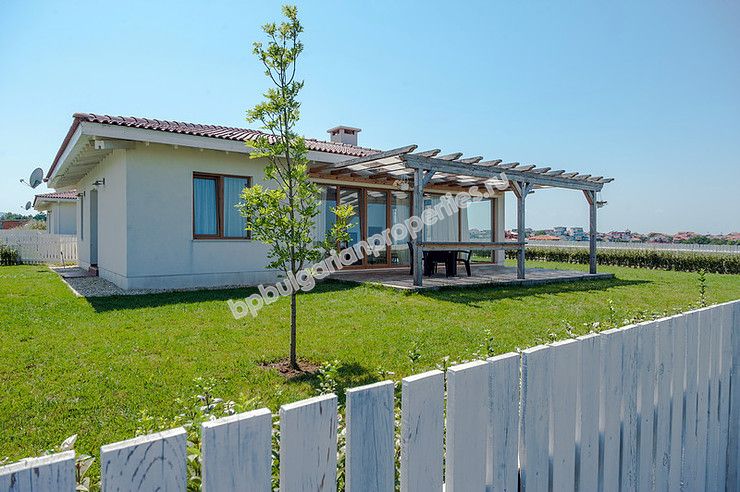 Luxury villas with sea panorama for sale in the resort Lozenets