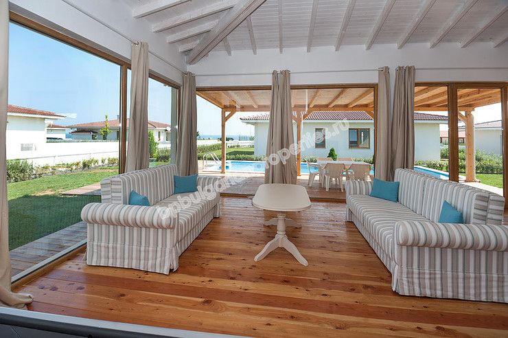 Luxury villas with sea panorama for sale in the resort Lozenets