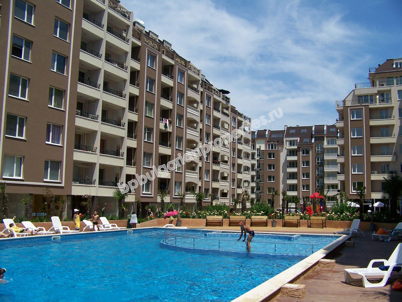 Apartments and buisness properties for sale in a luxury complex close to the Sea Garden of the town of Bourgas