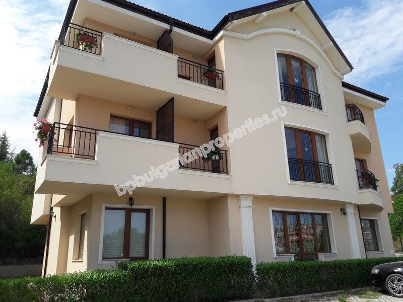 Spacious one-bedroom furnished apartment for sale in the resort Byala