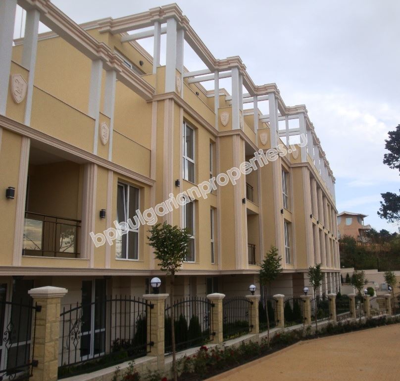 One-bedroom apartments in a new complex close to the beach for sale near the town of Varna - Evxinograd