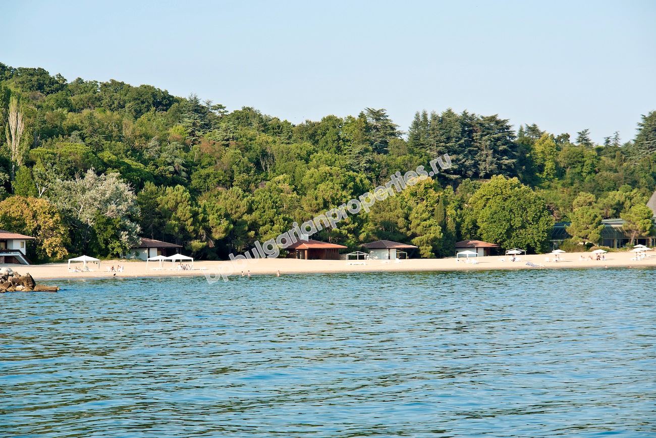 One-bedroom apartments in a new complex close to the beach for sale near the town of Varna - Evxinograd